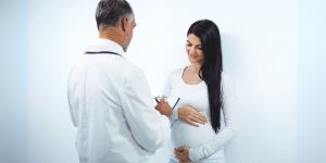 Sabes si puedes hacer o no tu examen medico migratorio por estar embarazada