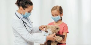 examen-medico-migratorio-a-niños